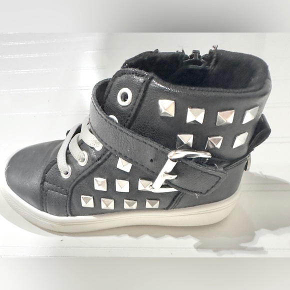 Adorable Baby Studded Hi Top Sneakers by Nicole Miller. Baby Size 6. - Picture 3 of 7